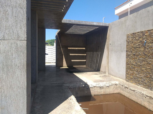 Imagen 10 de 12 de Townhouse En Margarita, Urb Costa Azul. Amplio, Cómodo