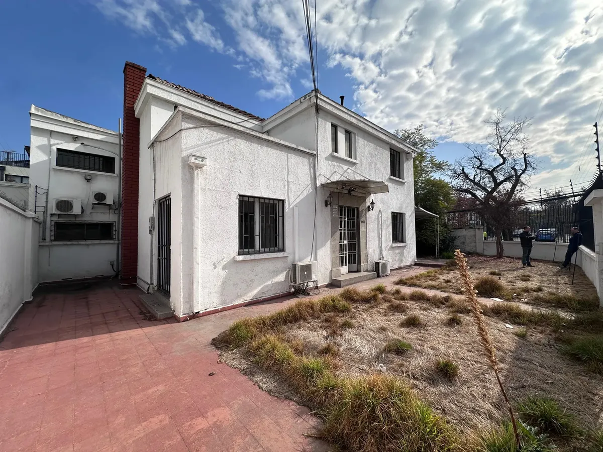 Imagen 1 de 25 de Casa Comercial En Esquina | 736 M2 De Terreno | Providencia