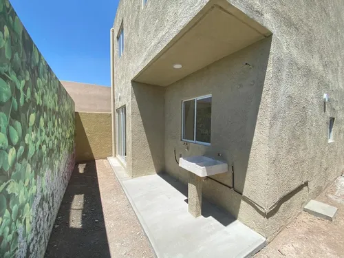 Venta De Casa En Pachuca. Fraccionamiento Con Alberca, 3 Habitaciones, 2 Niveles Y 2 Cajones De Estacionamientos