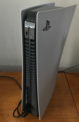 Imagen 5 de 5 de Sony PlayStation 5 825GB Digital Edition color blanco y negro