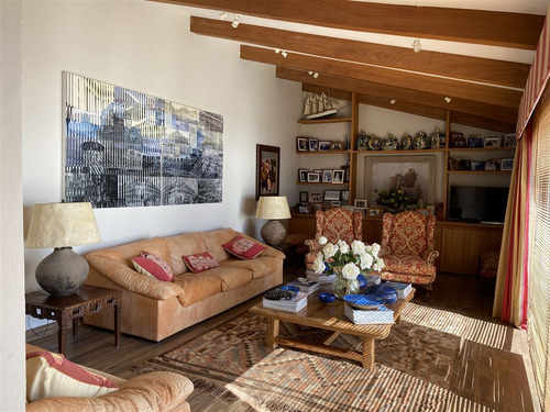 Casa En Venta De 8 Dorm. En Zapallar Primera Linea