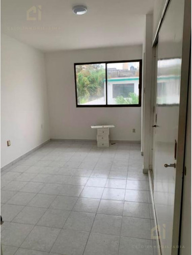 Amplia Propiedad En Renta, Ubicada En La Colonia Flores Magón, Puede Tener Uso Habitacional O Comercial