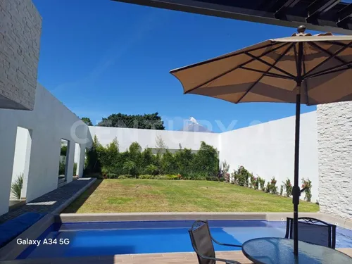Venta De Casa Nueva, Con Alberca, Amplio Jardín Y 4 Recámaras, Atlixco, Puebla