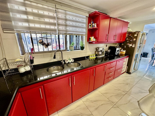 Casa En Venta De 3 Dorm. En Macul