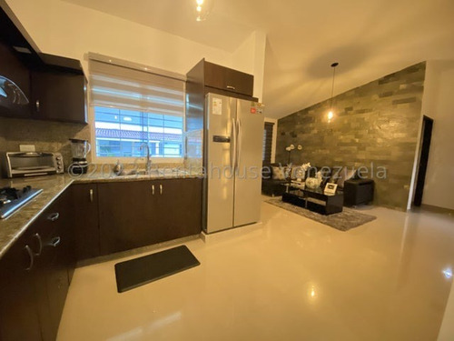 Imagen 9 de 30 de Casas Venta Villas De Yara Totalmente Remodelada Con Un Espectacular Estilo Moderno