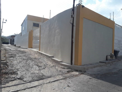 Imagen 9 de 10 de Se Ofrece A La Venta Town-house Amplio En Obra Blanca Ubicado En Sector El Piñal, Él Limón.