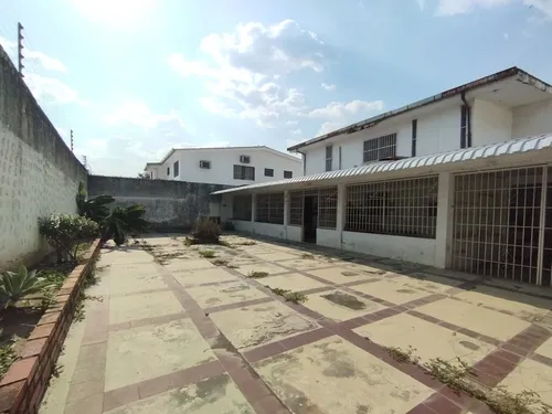 Casa Quinta En Venta Ubicada En Urbanizacion Trigal Norte Valencia. St