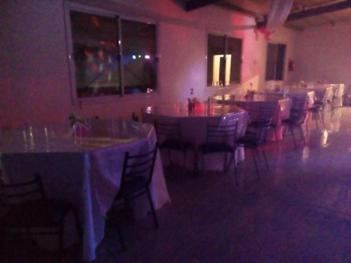Imagen 9 de 11 de Excelente Salón En Esquina
