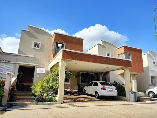 / Casa En Venta En Ciudad Roca En Conjunto Exclusivo Al Este De Barquisimeto Codigo 2 - 4 -  17501/ (mehilyn Perez )