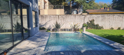 Casa En Venta - 3 Dormitorios 4 Baños - Cochera - 900mts2 - Ituzaingó