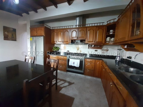 Gran Edificio En Venta En El Casco Central De Palo Negro Con Locales Comercial, Y Apartamentos Db 24-17347