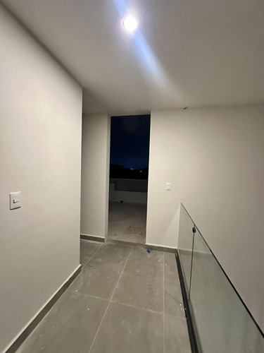 Townhouse En Venta De 2 Habitaciones Con Roof Top En Montebello