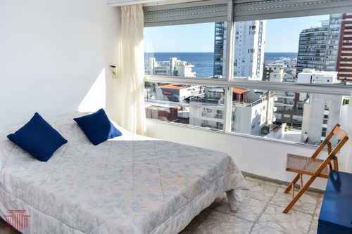 Apartamento En Punta Del Este , Península Con Vista Al Puerto Y Playa Mansa- Ref: 13424