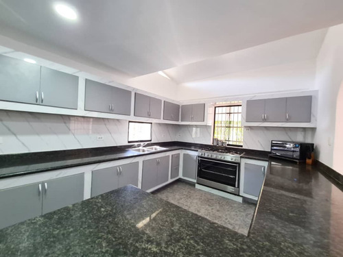 Imagen 8 de 14 de Casa En Las Quintas De Naguanagua Lemc-269 Marisol Castro 0424-4923040