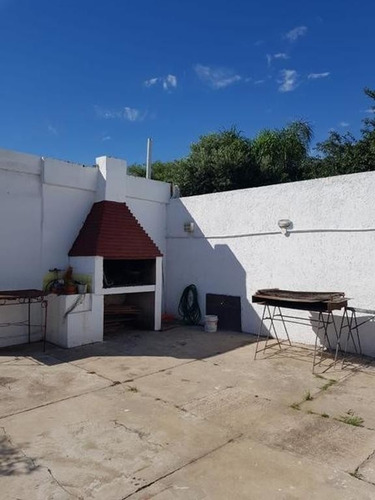 Imagen 23 de 30 de Ferreyra, Casa De 2 Dormitorios Más Departamento De 1 Dormitorio Y Escritorio