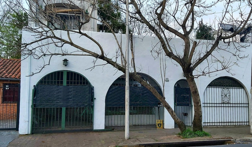 Casa En Ciudad Jardín Sobre Terreno De 363mts2