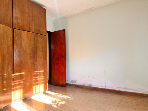 Casa En Venta | 2/3 Dormi - Quincho Y Parrilla | 33 E/ 24 Y 25 - La Plata