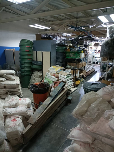 Venta De Local Y Fondo De Comercio Ferreteria Y Venta De Diversos Articulos Ubicado En La Av Nueva Granada Yc