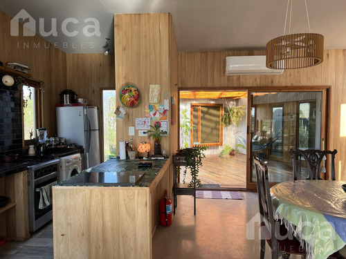 Venta | Casa Nueva De Increible Diseño En Magico Entorno Natural Sobre Laguna