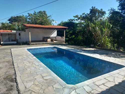 1.000 M², Casa Com 02 Dormitórios, Churrasqueira E Piscina!!