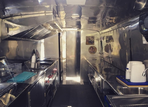 Imagen 6 de 9 de Hermoso Foodtruck Mercedes Benz Lo812