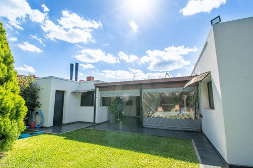 Casa En Venta En Cantegril Funes Con Piscina