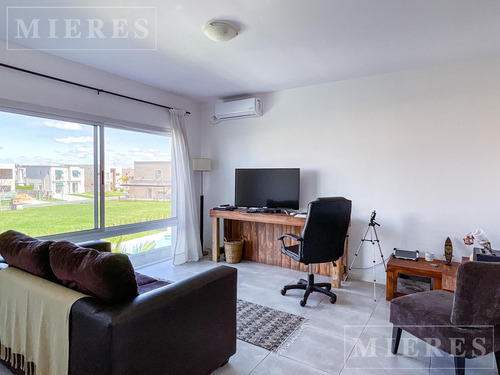 Muy Linda Casa En Venta Sobre Lote Interno En Tipas, Nordelta.