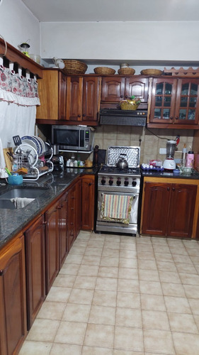 Venta Casa V.luzuriaza 5 Amb.c/patio Y Cochera Escuchan Oferta Y Permutas