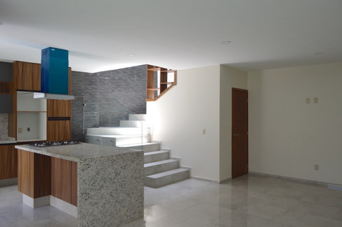 Casa Con Recámara En Planta Baja, Para Estrenar, Argenta Residencial En Zapopan