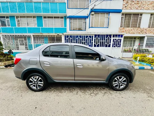 Renault Logan 1.6 Privilege / Intens
