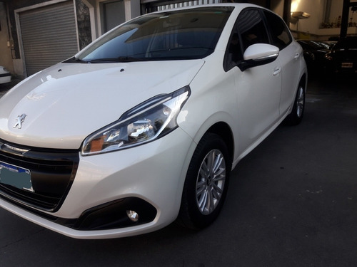 Imagen 8 de 15 de Peugeot 208 2019 1.6 Allure