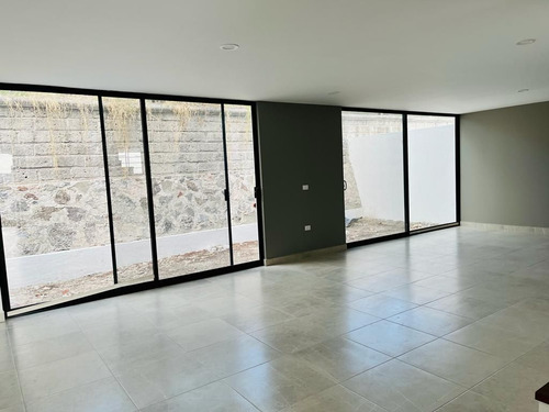 Estrena Casa En Lomas De Juriquilla, 4 Recamaras, Una En Pb, 4 Baños, Jardín