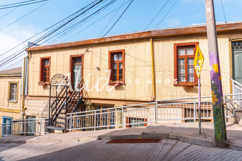 3 Casas En Un Edificio En Las Faldas Del Cerro La Cruz