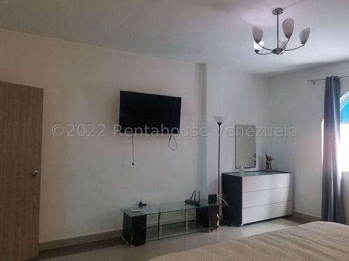 Imagen 19 de 27 de Casa Townhouse Remodelada En Venta La Morita Estef 22-24232