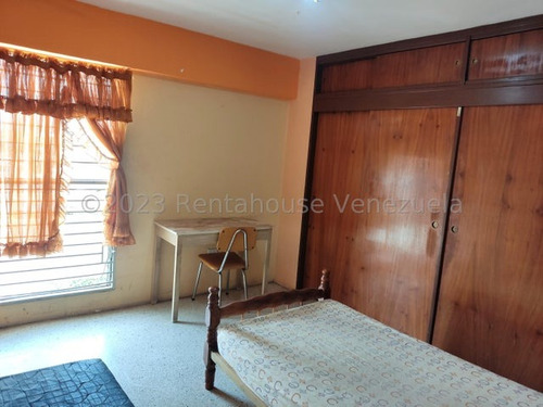 Imagen 26 de 30 de Apartamento En Venta En Av Pedro Leon Torres Barquisimeto De 125 Mts Con Una Excelente Distribución Entre 4 Habitaciones, 3 Baños, Cocina, Comedor, Sala Y Área De Balcón Gabriela C.