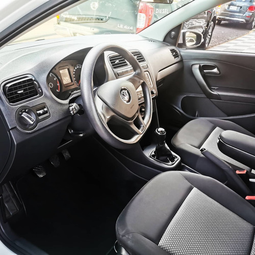 Imagen 6 de 15 de Volkswagen Vento 2016 1.6 Confortline Mt