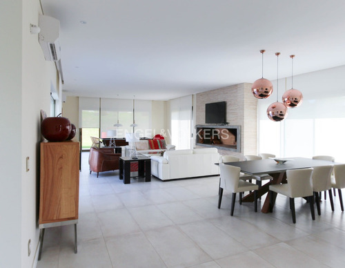 Venta Moderna Casa De 5 Dormitorios En Carmel Id 2773