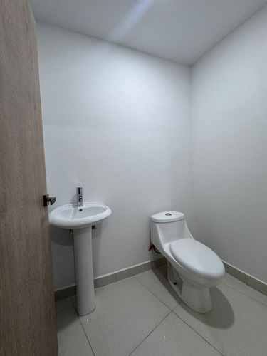 Consultorio Médico Nuevo En Excelentes Condiciones, Dividido En 2 Areas Totalmente Equipadas