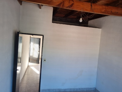Morón Norte, Condominio 2 Amb. Amplio Al Frente Próximo A Estación Morón, Sin Espensas.