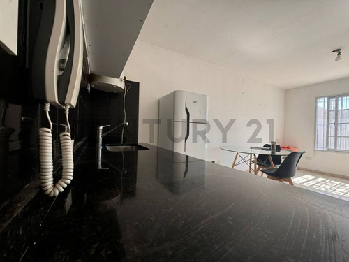 Venta De Departamento 3 Ambientes Sobre La Calle Andres Baranda N°4122 Entre Las Calles Brasi...