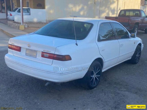 Toyota Camry .