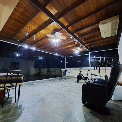 Imagen 2 de 30 de Se Alquila Imponente Penthouse En La Urbanizacion La Trigaleña, Pozo Y Planta 165897 Andres Peña