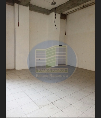 Se Alquila Local Comercial En El Multicentro Maiquetía.