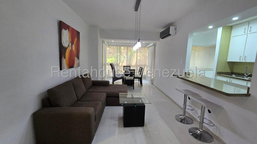 Tg Lindo Apartamento Con Excelentes Areas Sociales, Solarium, Piscina, Cancha De Futbolito, Pozo, Calle Cerrada. En Venta En La Tahona 25-18320 Ys