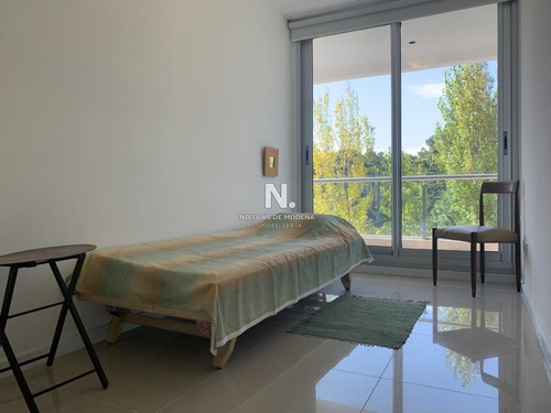 Moderno Apartamento De Dos Dormitorios En Venta - Punta Del Este-ref:4084