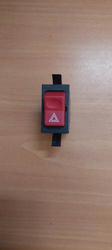 Imagen 1 de 5 de Botón De Luces De Emergencia Intermitentes Ford Cargo 12v
