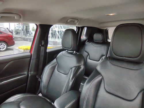 Imagen 7 de 8 de Jeep Renegade Latitude 2019 Colorado Red