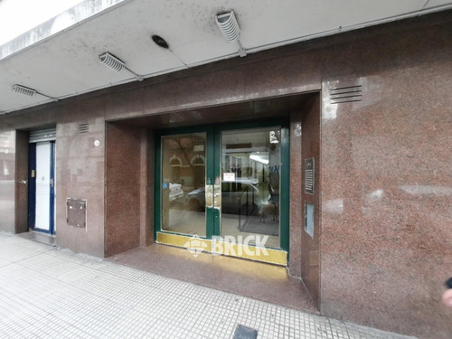 Hipolito Yrigoyen Al 2900 - Impecable Todo Sol Todo Externo