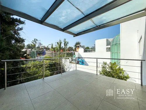 Casa De Lujo En Lomas Con Uso Mixto Y Jardín