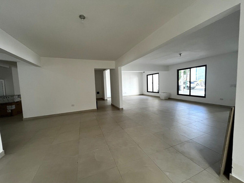 Local En Alquiler De 330m2 En Naco Primer Nivel